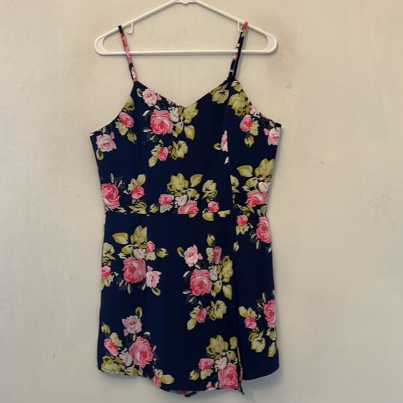 Shein navy floral romper with spaghetti straps Size M - Picture 2 of 10